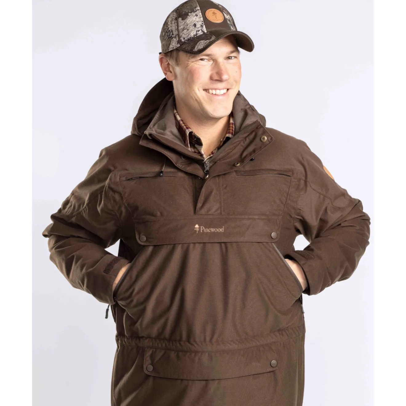 kurtka_mska_anarok_pinewo_4.webp Pinewood Kurtki, Płaszcze | Kurtki Myśliwskie | Kurtka męska anarok ® FURUDAL HUNTERS 2L SMOCK 5822