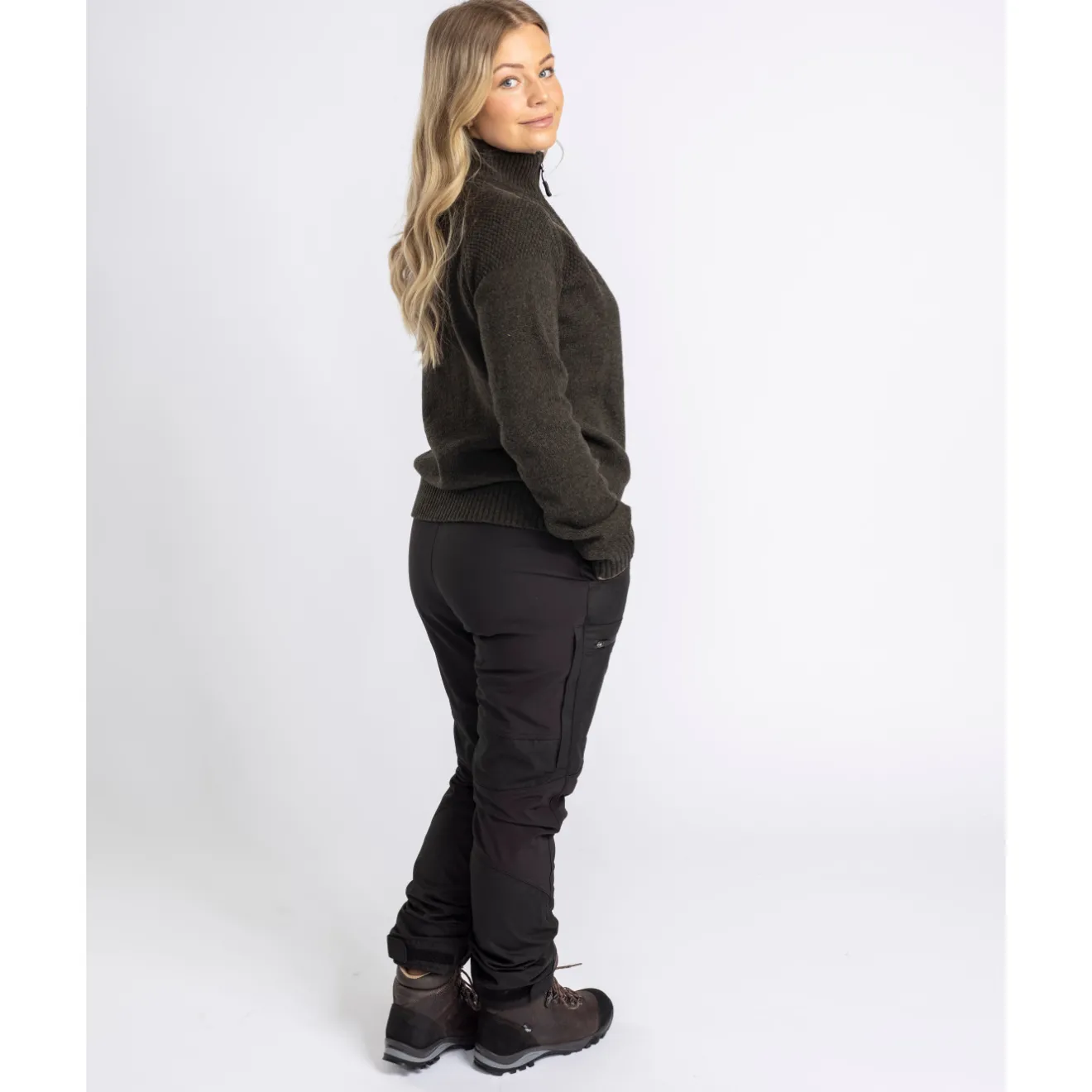 sweter_damski_pinewood_va_5.webp Damskie Pinewood Swetry Damskie | Swetry Myśliwskie | Sweter damski ® Varnamo T-Neck 3106